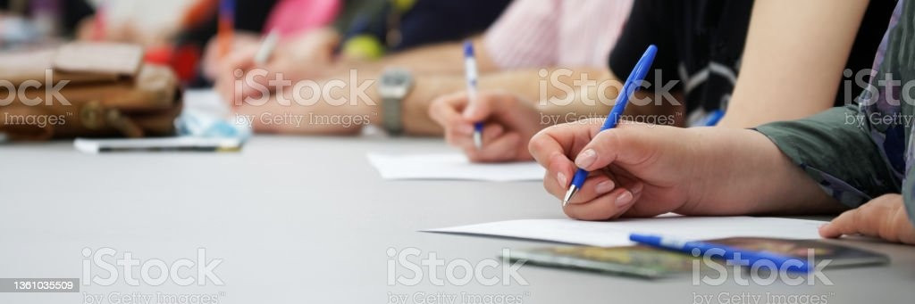 I posti liberi vanno assegnati ai soli ricorrenti che li hanno reclamati e hanno titolo a scavalcare chi non ha agito.